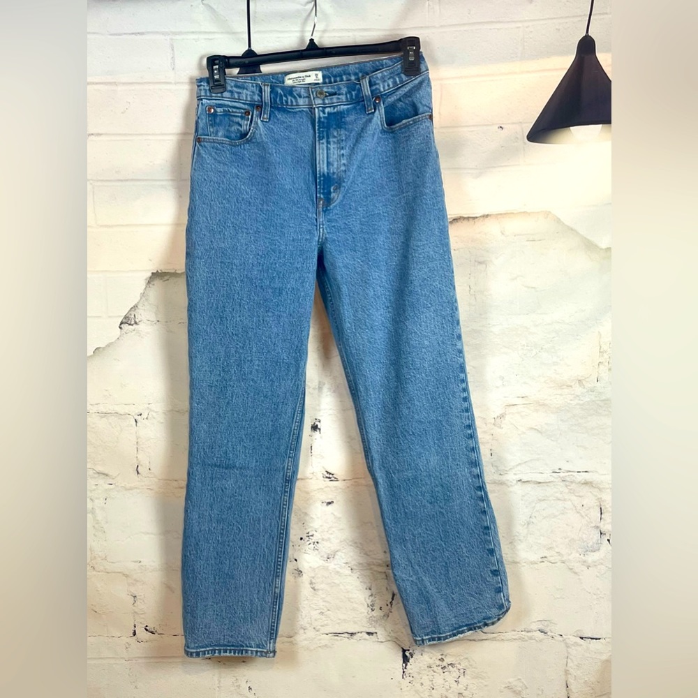 Women’s Abercrombie & Fitch 90’s Straight Ultra High Rise Jeans Size 8s/29.